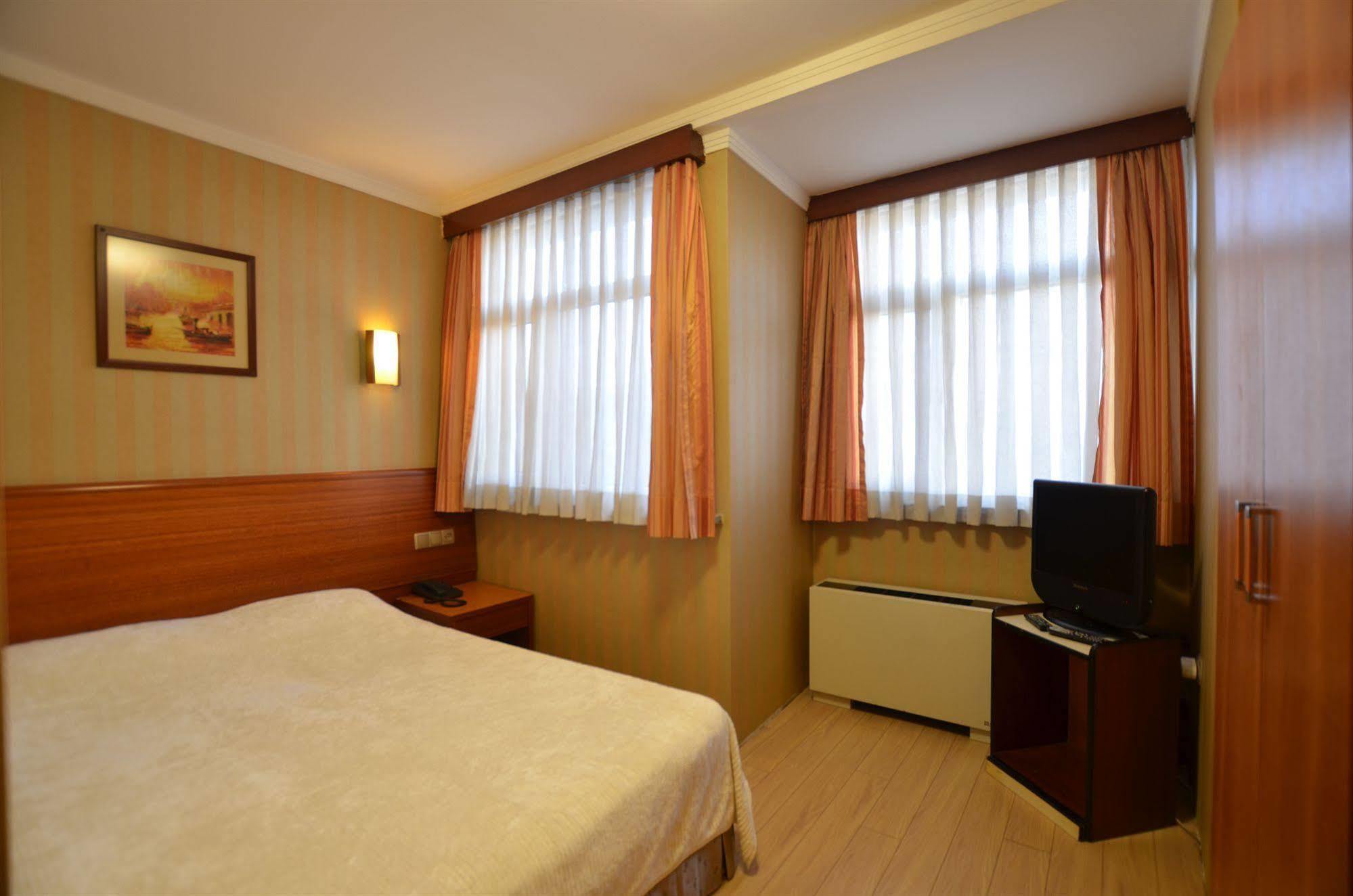 Hotel Inter Истанбул Екстериор снимка